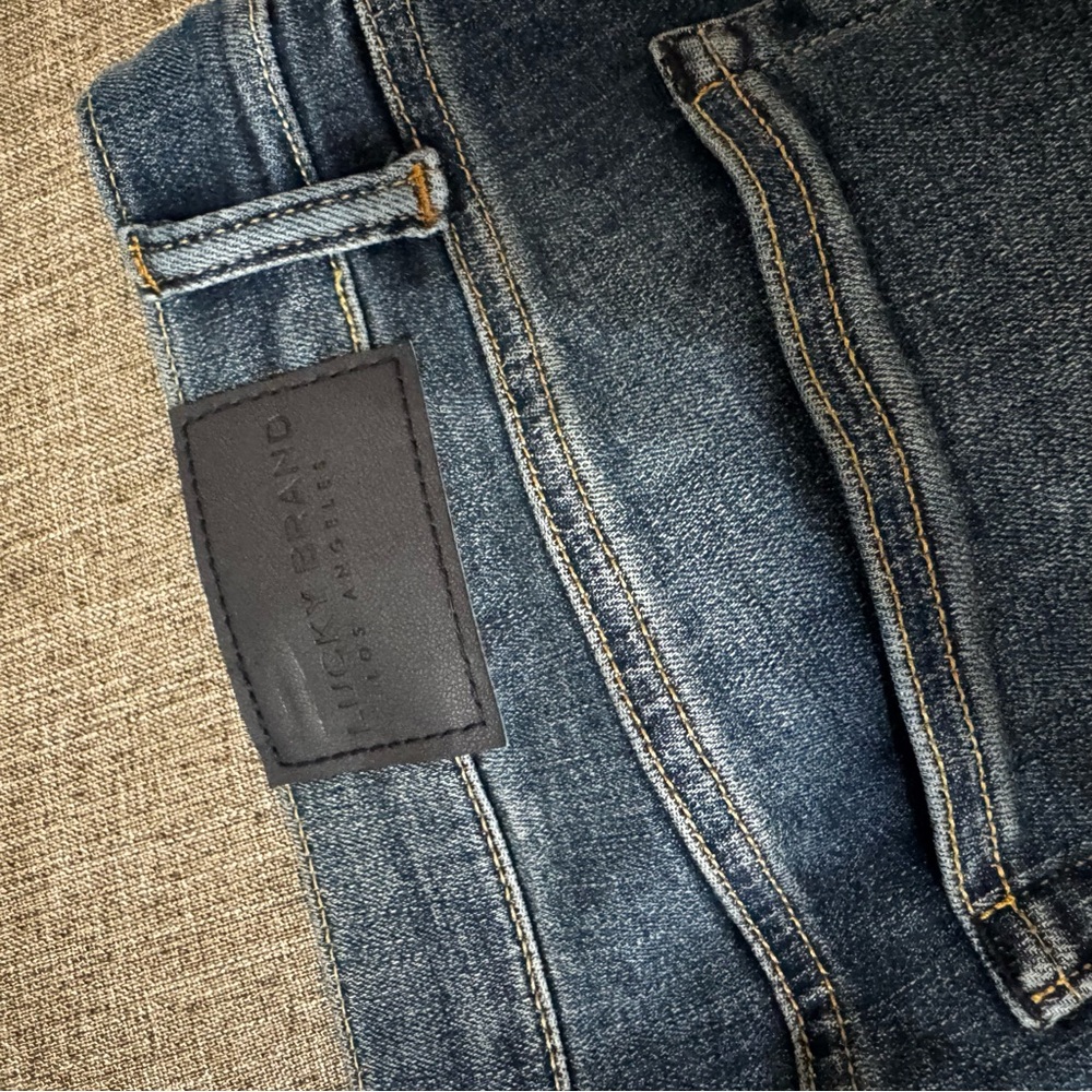 Lucky Brand Men’s Straight Leg Jeans 38x32 Medium Wash | Classic Fit - Picture 11 of 12